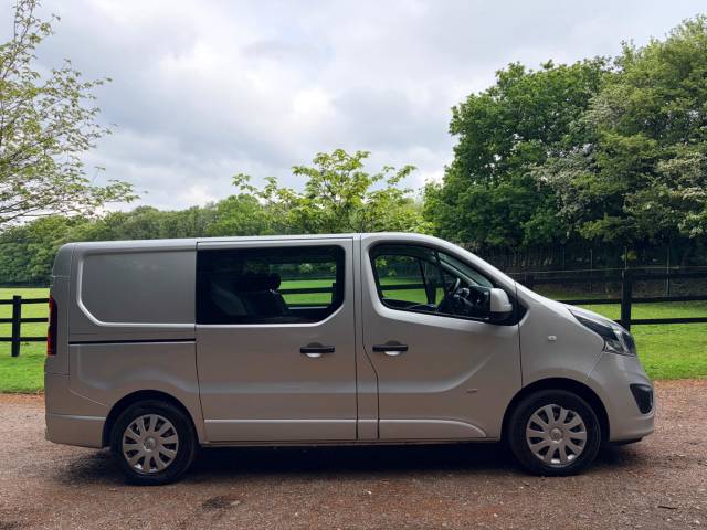 2017 Vauxhall Vivaro 1.6 CDTi 2900 BiTurbo ecoTEC Sportive Crew Van L1 H1 Euro 6 (s/s) 5dr (6 Seat)