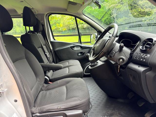 2017 Vauxhall Vivaro 1.6 CDTi 2900 BiTurbo ecoTEC Sportive Crew Van L1 H1 Euro 6 (s/s) 5dr (6 Seat)