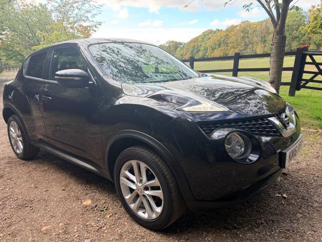 Nissan Juke 1.2 DIG-T N-Connecta Euro 6 (s/s) 5dr SUV Petrol Black